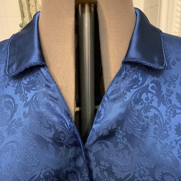 Enchanting. Size Large 14-16. Button Front Pajama Shirt. Corded Collar. B53 - Picture 2 of 5